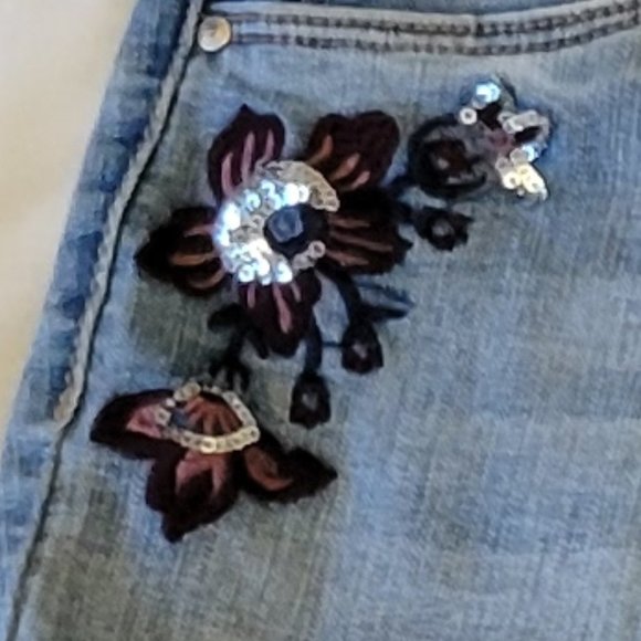 Jessica Simpson Kiss Me Skinny embroidered sequins bermuda shorts. Sz: 29 - Picture 8 of 9